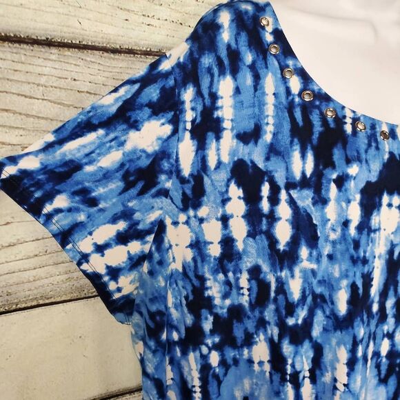 Cato Woman Plus 26/28W Blue Tie Dye Sharkbite Hem Top Beaded Neckline - Picture 6 of 8